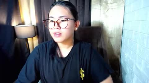 yuriyumixx_xoxo online show from November 11, 11:32 am