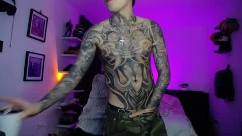 zac_muller1 online show from May 13, 4:21 am