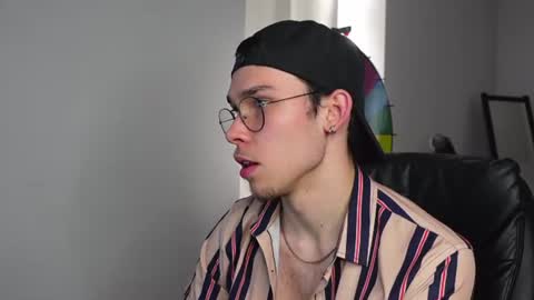 ZACK HUDDLE online show from June 26, 4:44 pm