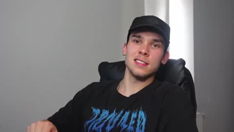 ZACK HUDDLE online show from July 2, 4:24 pm