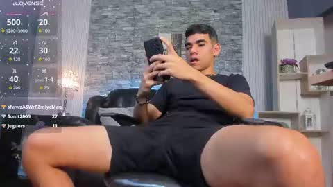 zack_joness10 online show from June 27, 5:01 am