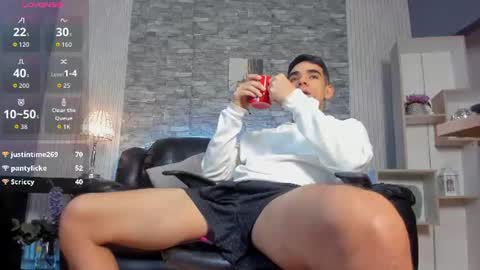 zack_joness10 online show from July 16, 4:51 am