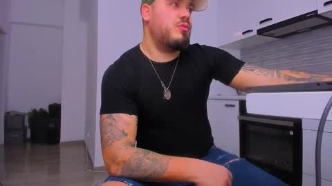 Snapshot of zackconnorsx chatting on February 8, 11:52 pm Zack online show from February 8, 11:52 pm