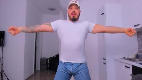 Snapshot of zackconnorsx chatting on February 15, 2:19 am Zack online show from February 15, 2:19 am