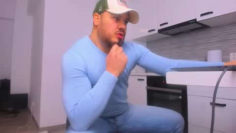 Snapshot of zackconnorsx chatting on February 17, 12:07 am Zack online show from February 17, 12:07 am