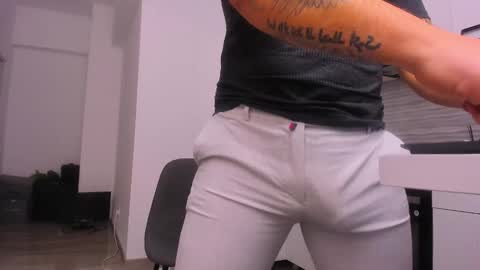 Snapshot of zackconnorsx chatting on February 27, 1:05 am Zack online show from February 27, 1:05 am