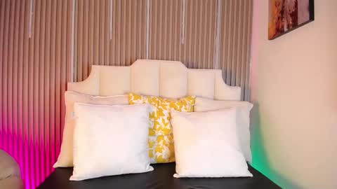 Zafiro online show from March 18, 4:59 am