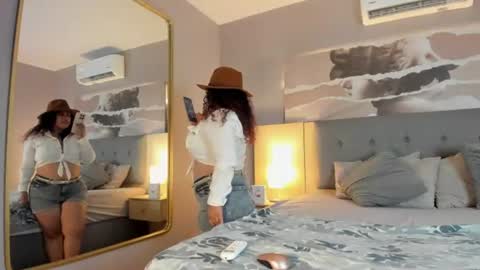 Snapshot of zara_holly_ chatting on June 28, 7:09 pm Zara online show from June 28, 7:09 pm