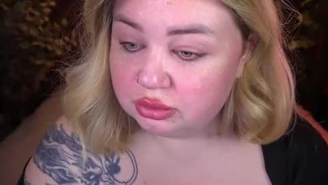 Lola online show from May 3, 8:04 pm