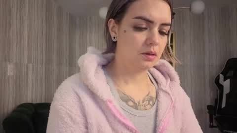 Isabella online show from March 2, 12:45 pm