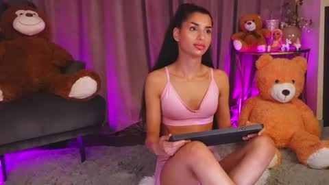 zariaavera online show from May 16, 12:07 am