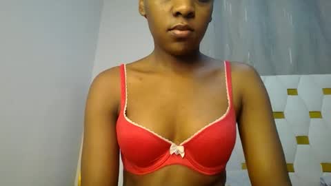 Snapshot of zariah011 chatting on June 15, 9:06 pm zariah online show from June 15, 9:06 pm