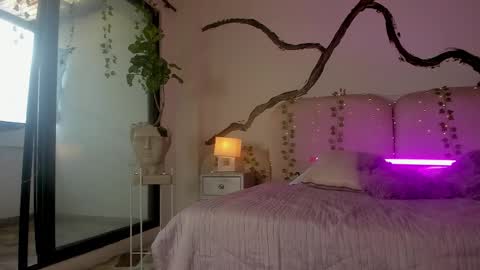 Snapshot of zarinawynne chatting on November 16, 8:25 pm Zarina Waynne online show from November 16, 8:25 pm