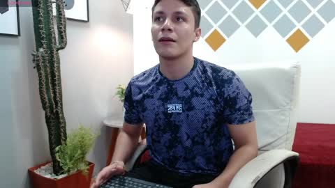 Snapshot of zayn_clausen chatting on April 11, 6:01 pm zayn_clausen online show from April 11, 6:01 pm