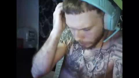 Snapshot of zdaddy9827 chatting on February 19, 1:08 am zdaddy9827 online show from February 19, 1:08 am