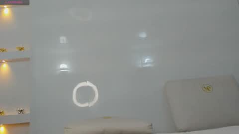 Zenda Evans online show from March 28, 4:01 am