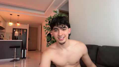 Snapshot of zenn_rush chatting on March 6, 8:49 pm Zenn online show from March 6, 8:49 pm