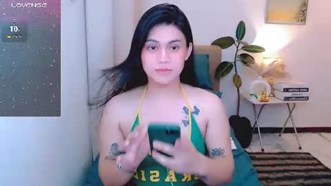 zephyraaaaa online show from June 26, 6:45 pm