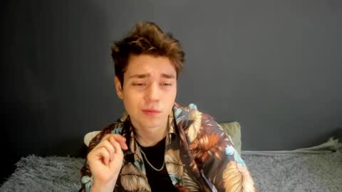 Ethan online show from April 19, 2:22 am