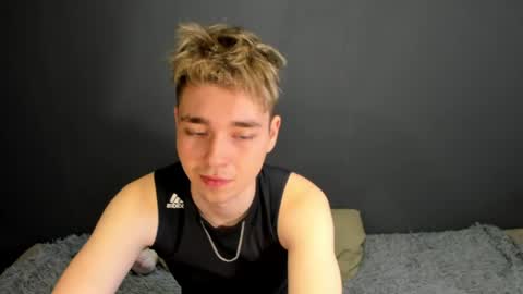 Ethan online show from April 30, 2:51 am