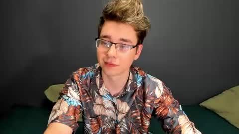 Ethan online show from June 19, 2:27 am