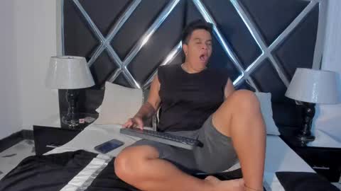 Snapshot of zeussmithh chatting on April 9, 12:32 pm zeussmithh online show from April 9, 12:32 pm