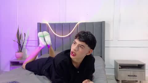 zeyn_smith online show from May 19, 12:11 pm