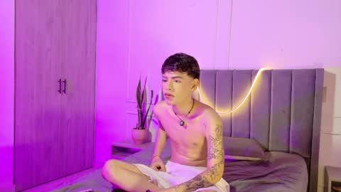 zeyn_smith online show from May 25, 12:22 pm
