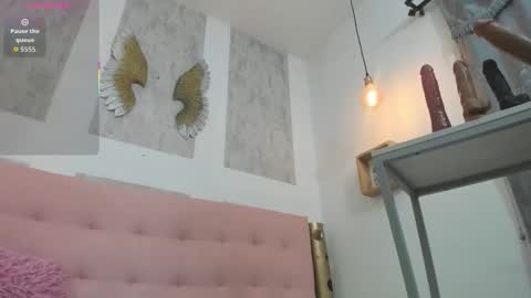 ZHAMIRA  ANDRES online show from October 3, 9:01 pm