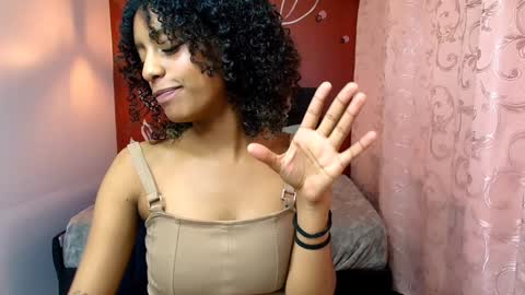 Zia Green online show from December 6, 3:33 pm