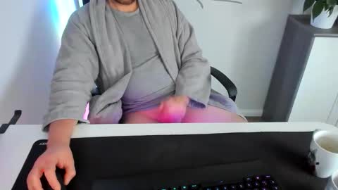 Snapshot of ziemlichflutschig chatting on January 6, 8:18 am ziemlichflutschig online show from January 6, 8:18 am