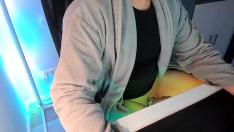 Snapshot of ziemlichflutschig chatting on January 6, 8:23 pm ziemlichflutschig online show from January 6, 8:23 pm