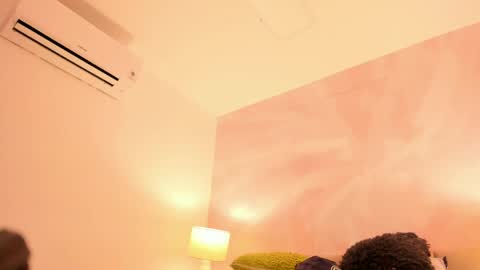 zihaadams_ online show from May 18, 8:58 pm