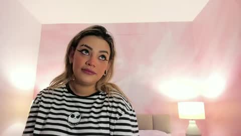 zihaadams_ online show from May 24, 7:52 pm