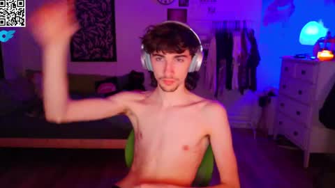 Snapshot of zipdown_ chatting on April 9, 4:23 am zipdown online show from April 9, 4:23 am