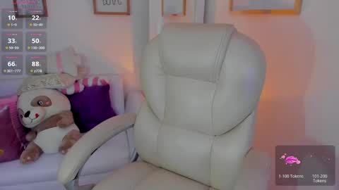 Snapshot of zobe_love chatting on December 22, 6:05 pm Zobe Love online show from December 22, 6:05 pm