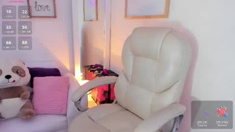 Snapshot of zobe_love chatting on July 1, 4:51 pm Zobe Love online show from July 1, 4:51 pm