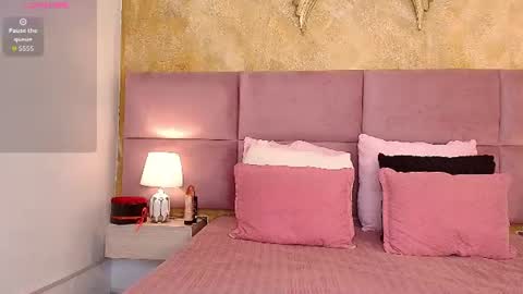 Snapshot of zoe_aitanaa chatting on July 13, 7:49 pm zoe_aitanaa online show from July 13, 7:49 pm