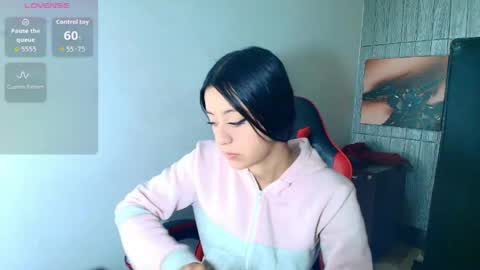 Z O E online show from March 24, 8:25 pm