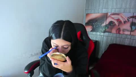 Z O E online show from April 17, 9:18 pm