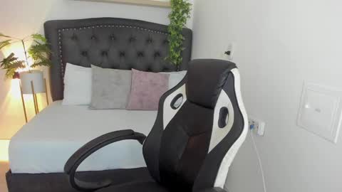 Zoe  online show from January 14, 3:04 pm