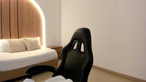 Zoe  online show from January 6, 11:58 am