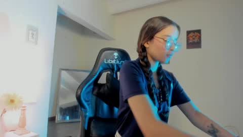 zoe_dear online show from April 16, 9:39 pm