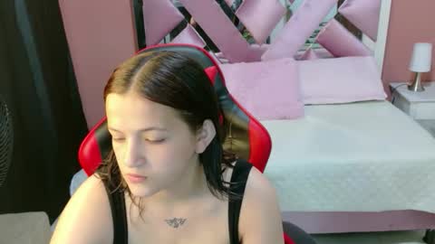 Snapshot of zoe_green01 chatting on March 28, 11:43 am zoe online show from March 28, 11:43 am