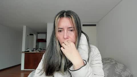 Snapshot of zoe_jeane_beker chatting on March 28, 9:47 pm ZOE online show from March 28, 9:47 pm