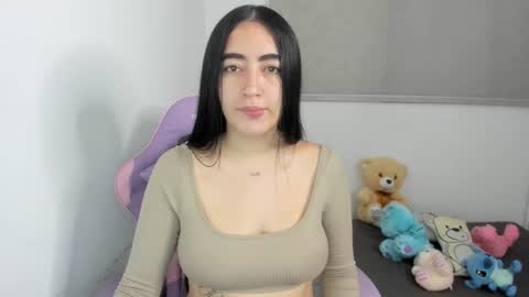 zoe_jones7 online show from June 9, 3:51 am
