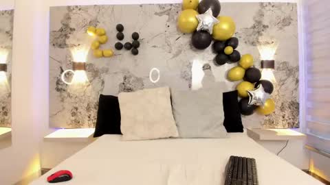 Zoe online show from April 16, 11:55 am