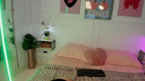 Zoe Lynch online show from June 1, 12:07 pm