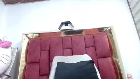 zoe_miller69 online show from February 15, 7:51 am