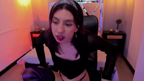 zoe_moreau online show from February 18, 7:43 pm